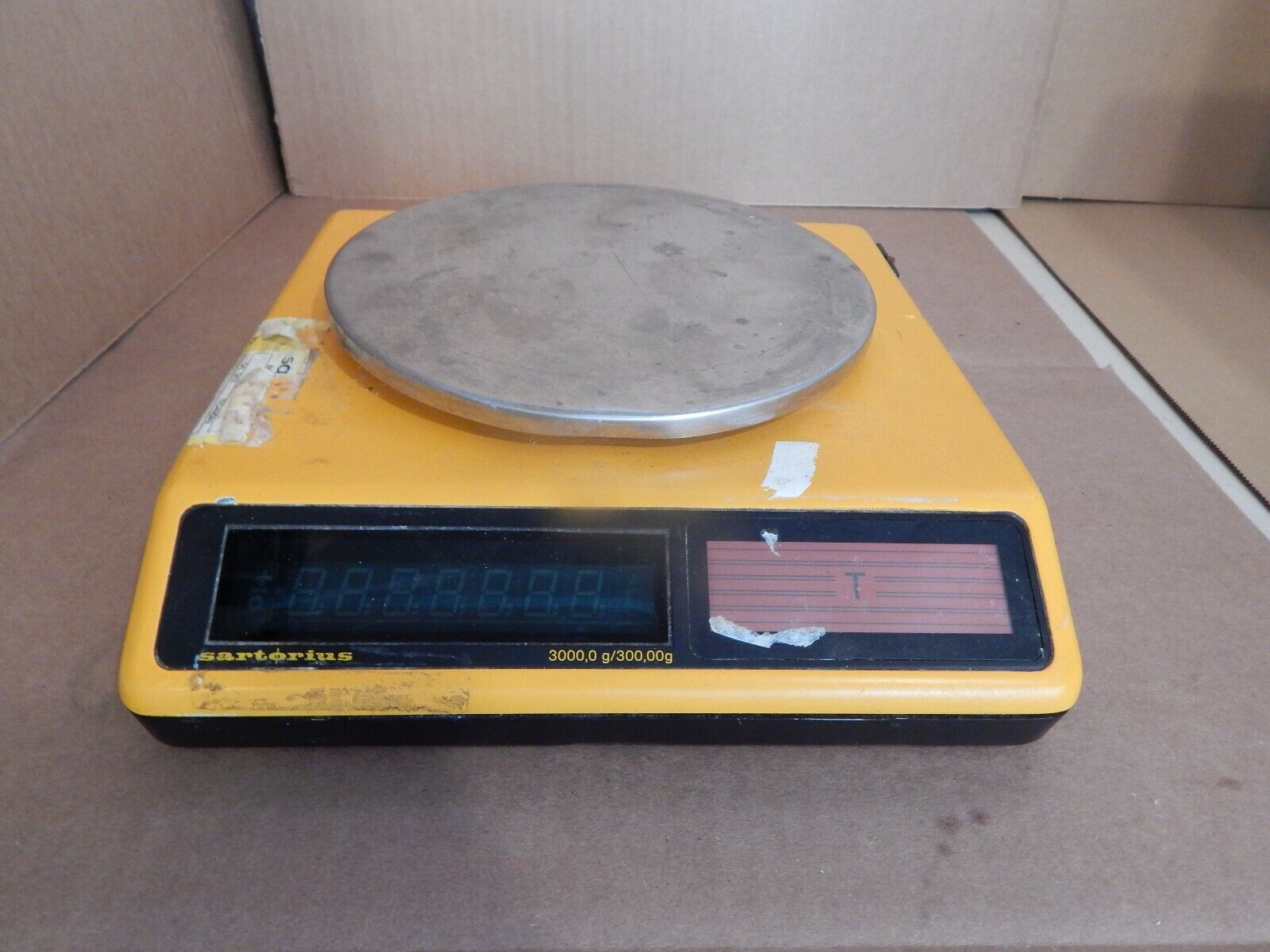 Yellow Sartorius scale with stainless steel pan.