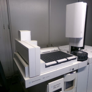 A white Agilent Technologies 7693 autosampler.