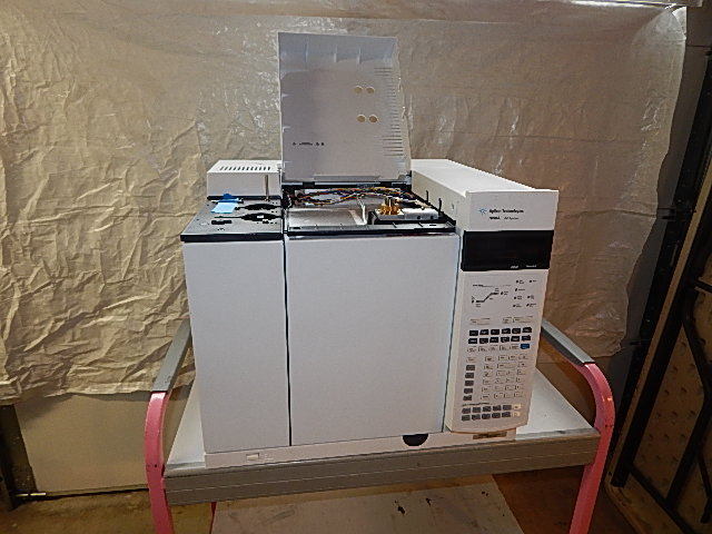 A photo of a gas chromatograph mass spectrometer.